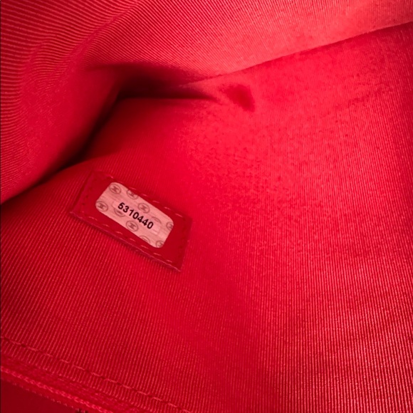 Chanel Lambskin Small Chic Red Tote Bag in Excellent Condition - Picture 16 of 17
